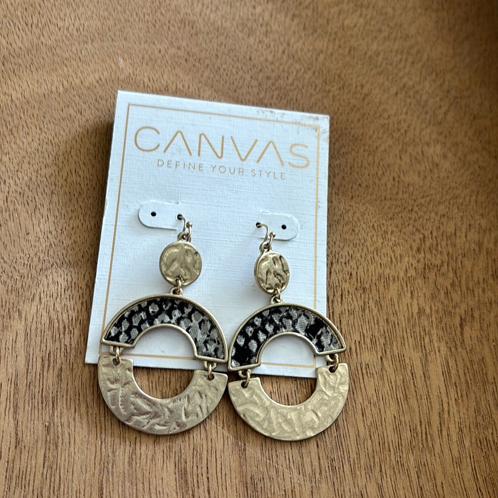 New Canvas dangle pierced earrings